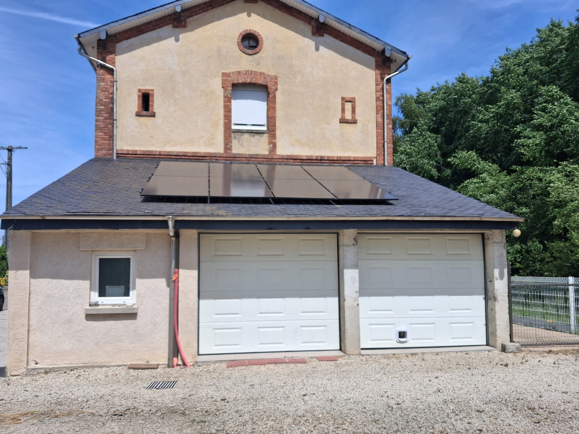 Bâtiment annexe et garage de la propriété
